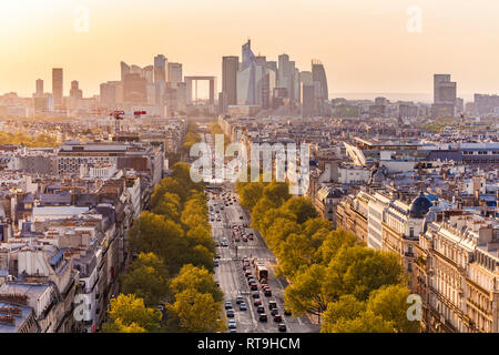 Frankreich, Paris, Stadtbild mit Avenue de la Grande Armee und La Defense Stockfoto