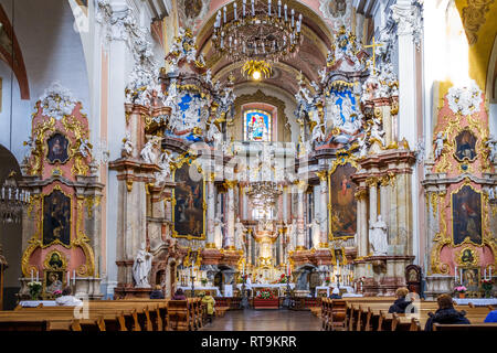 Litauen, Vilnius. Kirche des Heiligen Geistes und den angrenzenden ehemaligen Dominikanerkloster, die der Erzdiözese Vilnius. Täglich Massen sind Feier Stockfoto