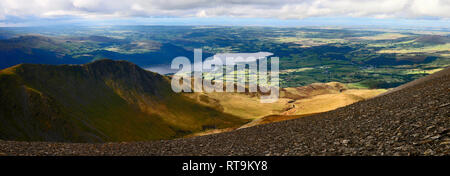Um die UK-Panoramablick über 'Longside Kante' & 'Ullock Pike' mit Bassenthwaite in der Ferne Stockfoto