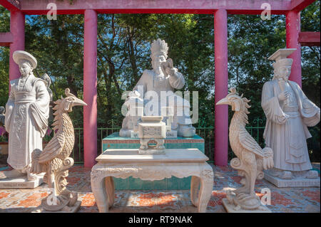 Abbildung eines Heiligen im Park der Pagode Hong Hien, Frejus, Var, Provence-Alpes-Cote d'Azur, Frankreich, Europa Stockfoto