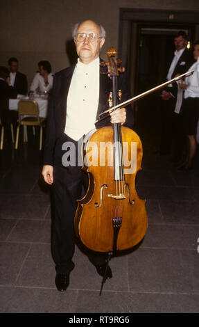 MSTISLAV ROSTROPOVICH sowjetische Cellist vor dem Konzert in Stockholm. Stockfoto