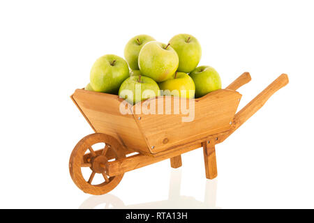 Schubkarre voll mit grünen frische Äpfel Stockfoto