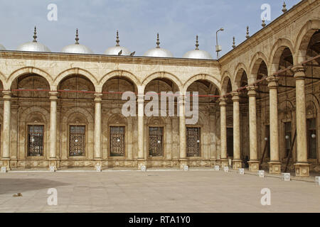 Arch Säulen an Alabaster Moschee in Kairo Zitadelle Ägypten Stockfoto