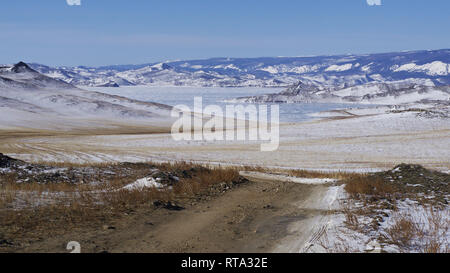 Eis Baikalsee im Winter, von der Insel Olchon, Burjaten, Sibirien, Russland Stockfoto