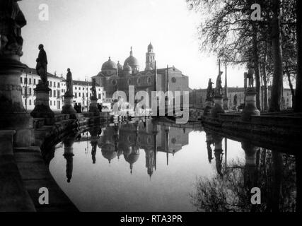 Venetien, Padua, Prato della Valle und die Kirche Santa Giustina, 1940-50 Stockfoto