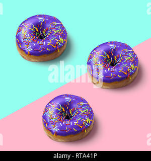 Baum Donut mit violetten Glasur und Sahnehäubchen auf Rosa und blauen Hintergrund. Mode Minimalismus Stil. Mode Minimalismus Stil. Flach anzeigen Stockfoto