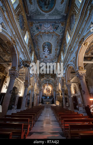 Im Inneren der Kathedrale von Matera - Kathedrale Basilica pontificia di Maria Santissima della Bruna Duomo. Matera, Italien - Kulturhauptstadt 2019 Stockfoto