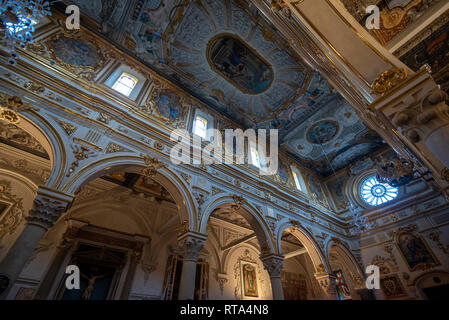 Im Inneren der Kathedrale von Matera - Kathedrale Basilica pontificia di Maria Santissima della Bruna Duomo. Matera, Italien - Kulturhauptstadt 2019 Stockfoto