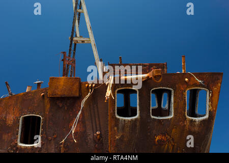 Rost Brücke von einem alten Fischtrawler Wrack an der Westküste von Schottland. Stockfoto