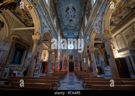 Im Inneren der Kathedrale von Matera - Kathedrale Basilica pontificia di Maria Santissima della Bruna Duomo. Matera, Italien - Kulturhauptstadt 2019 Stockfoto