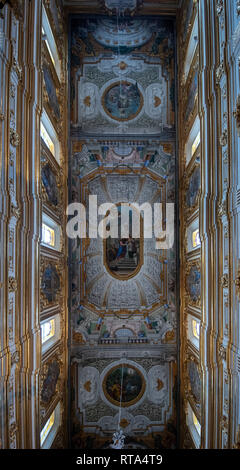 Im Inneren der Kathedrale von Matera - Kathedrale Basilica pontificia di Maria Santissima della Bruna Duomo. Matera, Italien - Kulturhauptstadt 2019 Stockfoto