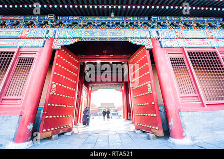 Peking, China - Dezember 28, 2018: Touristen Verbotene Stadt besuchen Stockfoto