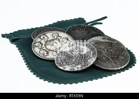 Geldbörse mit silbernen Münzen Stockfoto