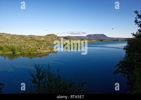 Vulkanische Felsformationen aus Lava-Röhren bei Dimmuborgir am See Myvatn, Island Stockfoto