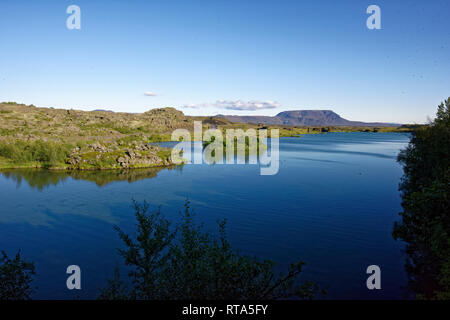 Vulkanische Felsformationen aus Lava-Röhren bei Dimmuborgir am See Myvatn, Island Stockfoto