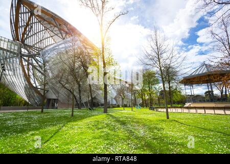 PARIS, Frankreich, 10. April 2018: Die Fondation Louis Vuitton am Bois de Boulogne Stockfoto