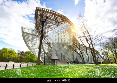 PARIS, Frankreich, 10. April 2018: Die Fondation Louis Vuitton am Bois de Boulogne Stockfoto