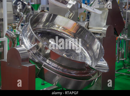 Große Edelstahl Kochtopf elektrische Heizung Stockfoto