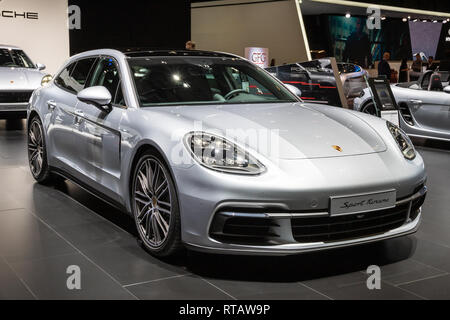 Genf, Schweiz - 7. MÄRZ 2018: Porsche Panamera Sport Turismo Sportwagen auf dem 88. Internationalen Automobilsalon in Genf präsentiert. Stockfoto