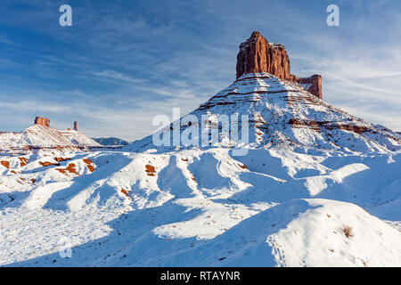 Parriott Mesa abgedeckt in eine weiße Schneedecke im Castle Valley in der Nähe von Moab, Utah. Stockfoto