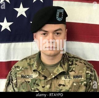Ehren Cpl. Joseph Maciel Soldaten und Angehörige der Dritten Infanterie Division, kommen zusammen in Erinnerung an die gefallenen Soldaten in Afghanistan getötet bei einem Krieger zu Fuß Zeremonie Feb 5, am Cottrell Feld Fort Stewart, Ga. die Krieger, Inc., ist eine gemeinnützige Organisation, in Verbindung mit der 3-ID, der Gedenkveranstaltungen, um die Ehre der gefallenen Soldaten, die in der Tätigkeit, während im Irak und in Afghanistan getötet wurden, zu zahlen. Stockfoto