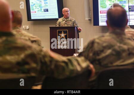 Oberst Scott Gilman, der US-Army Central Ausbildung und Übungen Division Chief, Slips Führungskräfte von USARCENT, behält sich der US-Armee und der US-Army National Guard, der während des Arbeitsgangs Spartan Schild Gemeinschaft der Excellence Forum bei Patton Halle auf Shaw Air Force Base, S.C., Feb 6, 2019. Die Eröffnungs-Forum erlaubt den Teilnehmern OSS, staatliche Programme, aktuelle und zukünftige Verbesserungen zu diskutieren. Stockfoto