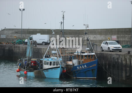 Zwei Nordirland registrierten Schiffe, Boote von der irischen Marine beschlagnahmt im Hafen von clogherhead in Co Louth vertäut. Stockfoto