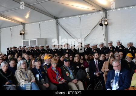 GROTON, Anschl. (Feb. 2, 2019) Segler stehen in der Ausbildung bei der Inbetriebnahme Zeremonie der USS South Dakota (SSN790). South Dakota ist der U.S. Navy 17 Virginia - Klasse, Schnell-Angriffs-U-Boot und das dritte Schiff namens für den Bundesstaat South Dakota. Stockfoto