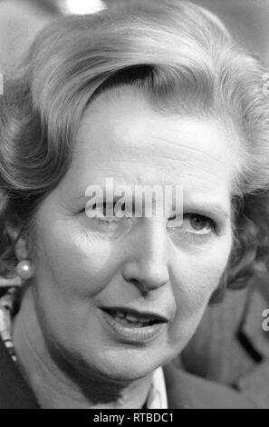 Frau Margaret Thatcher 1979 allgemeine Wahlen auf der Kampagne Spur. Werk besuchen in den West Midlands. 1970 s UK HOMER SYKES Stockfoto