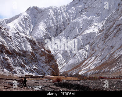 Berglandschaft in der Nähe von Hankar, einem abgelegenen Dorf in Markha Valley, Ladakh Stockfoto