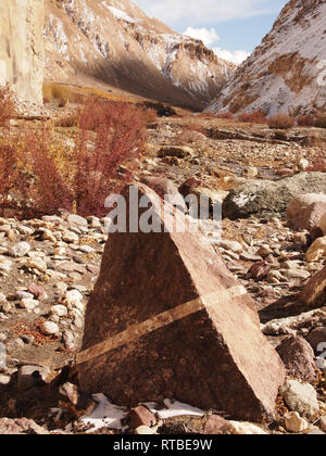 Berglandschaft in der Nähe von Hankar, einem abgelegenen Dorf in Markha Valley, Ladakh Stockfoto