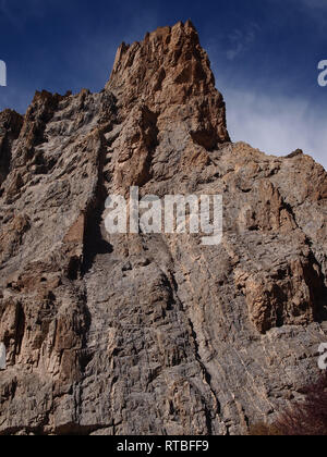 Berglandschaft in der Nähe von Hankar, einem abgelegenen Dorf in Markha Valley, Ladakh Stockfoto