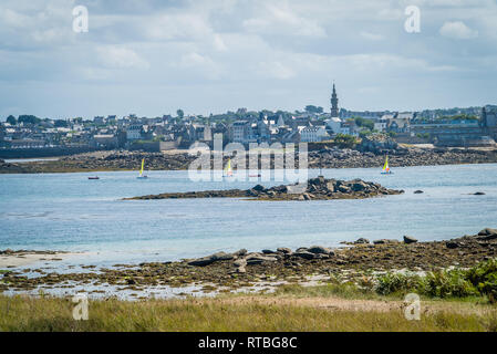 Roscoff Stadt von Batz Insel in der Bretagne gesehen Stockfoto