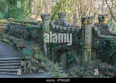 Die untere Burg Tor in den Park Beaumont, Huddersfield Stockfoto