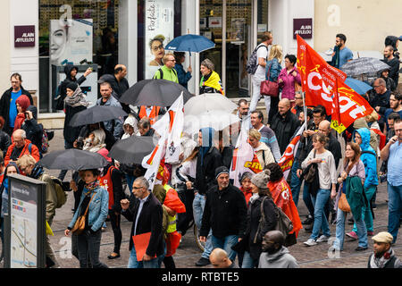 Straßburg, Frankreich - Sept 12, 2017: große Menschenmenge in der politischen März während eines Französischen landesweiten Tag des Protestes gegen die Reform des Arbeitsmarkts von Emmanuel Längestrich Regierung vorgeschlagen, Stockfoto