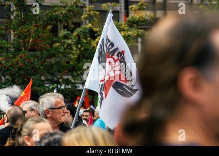 Straßburg, Frankreich - Sept 12, 2017: Straßburg en Colere - Straßburg wütend Flagge bei politischen März während eines Französischen landesweiten Tag des Protestes gegen die Reform des Arbeitsmarkts von Emmanuel Längestrich Regierung vorgeschlagen, Stockfoto
