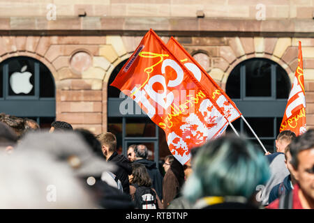 Straßburg, Frankreich - Sept 12, 2017: Demonstranten Versammlung an politischen März während eines Französischen landesweiten Tag des Protestes gegen die Reform des Arbeitsmarkts von Emmanuel Längestrich Regierung vorgeschlagen, Stockfoto