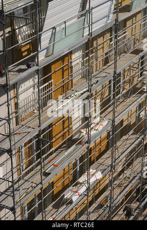 Gerüste, Renovierung der Fassade, externe thermische Isolierung Stockfoto