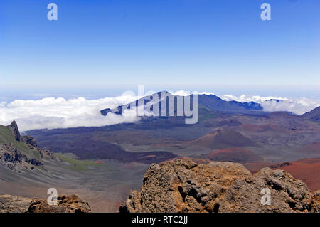 Krater des Haleakala auf der Insel Maui. 10,023" (3.055 m). Haleakala in Hawaii bedeutet "Haus der Sonne". Stockfoto