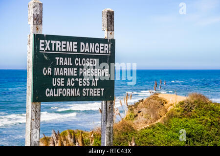 Schild an der pazifischen Küste-Trail Schließung, Kalifornien Stockfoto