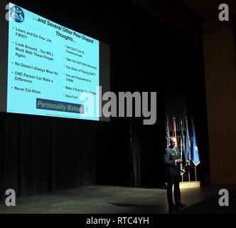 NOTRE DAME, Ind., (8. Februar 2019) US Luftwaffe Generalmajor Eric T. Fick, stellvertretender Executive Officer für die F-35 Lightning II Joint Program Office spricht zu Naval Reserve Officer Training Corps (NROTC) Midshipmen am 24. jährlichen Universität von Notre Dame Naval Führung Wochenende Seminar von der Notre Dame NROTC Gerät gehostet werden. Das Seminar wurde von mehr als 160 Zukunft Marineoffiziere aus mehr als 40 Universität NROTC Einheiten besucht. (U. S. Navy Stockfoto