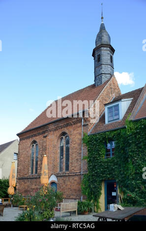 Siechenhauskapelle Kapelle, malerischen und schönen Siechenstrasse Straße, Neuruppin, Brandenburg, Deutschland, Europa Stockfoto