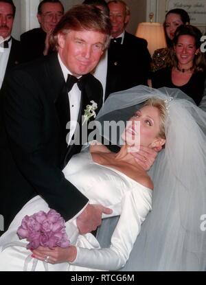 Donald Trump und Marla Maples Hochzeit 1993 - Matt Calamari im Hintergrund Foto von John Barrett/PHOTOlink Stockfoto