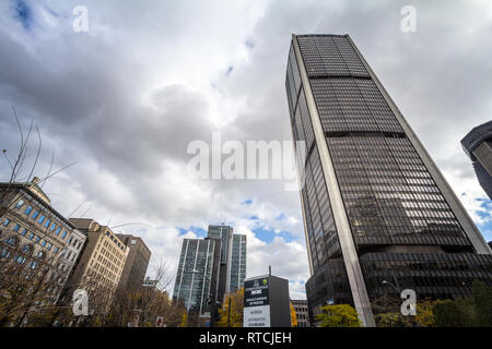 MONTREAL, KANADA - 7 November 2018: Tour de la Bourse Skyscraper auf das Quartier das Internationale Viertel von Montreal, eines der wichtigsten Wahrzeichen und fi Stockfoto