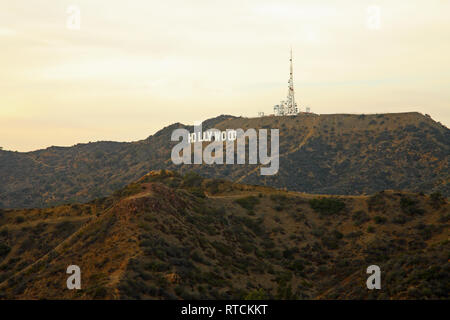 Am späten Nachmittag Blick auf das Zeichen von Hollywood, von Griffith Park, Los Angeles, Kalifornien, USA Stockfoto