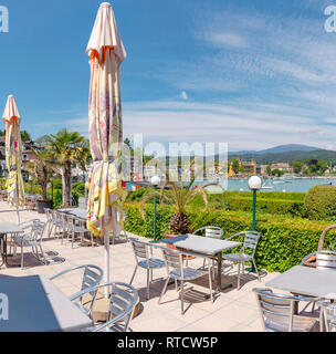 Outdoor Cafe am Seecorso, Velden am Wörther See, Österreich Österreich *** Local Caption *** Stadt, Dorf, Wasser, Bäume, Sommer, See, Wörthersee Stockfoto