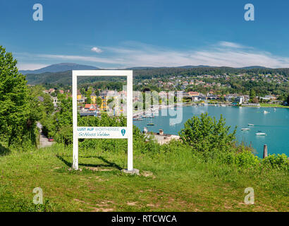 Übersicht bei Velden am Wörthersee, Velden am Wörther See, Österreich Österreich *** Local Caption *** Stadt, Dorf, Wasser, Sommer, Berge, See, Wö Stockfoto