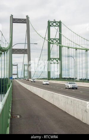 Blick auf die Tacoma Narrows Bridge aus Tacoma, Washington. Stockfoto