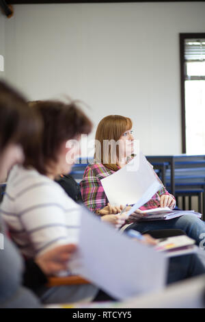 Studierende an einer Hochschule studieren Beratung Stockfoto