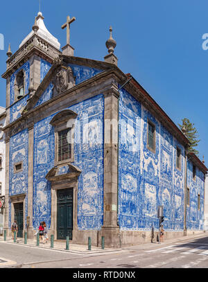 Azulejos, blaue Kacheln der Capela das Almas, Porto, Portugal Stockfoto